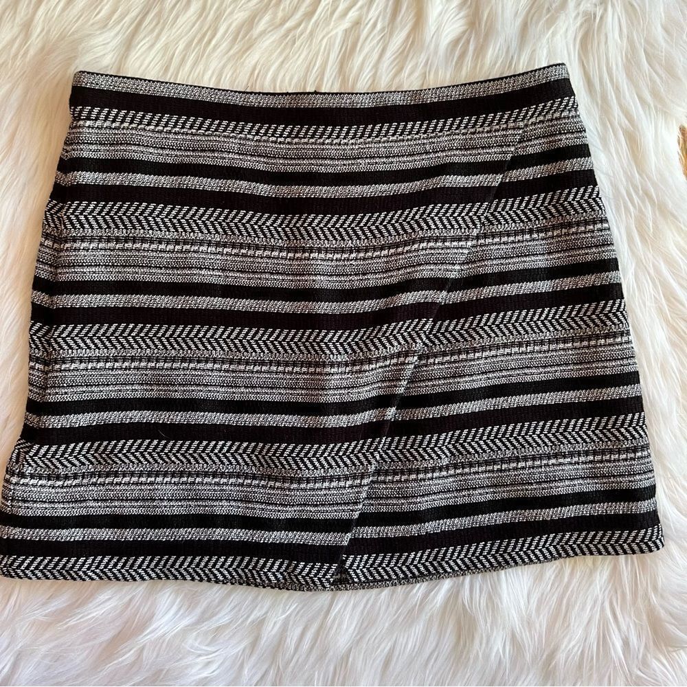 Women’s J. Crew Black and White Mini Skirt Preppy Size 6